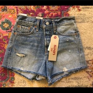Levi’s High Rise Wedgie Fit Mom Jean Shorts sz 25
